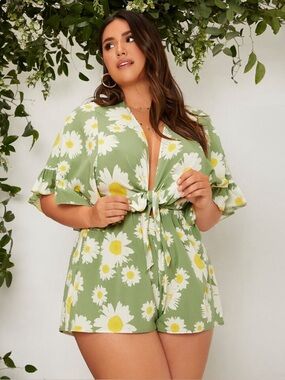 Shein Floral Romper 95% Poly, 5% Elastine. Size: 1XL
